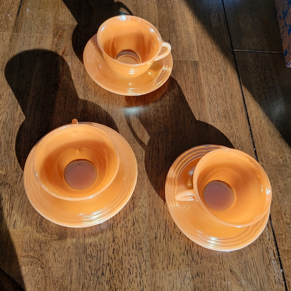 Collectable Peach Fire King cups & saucers - Picture 4 of 5
